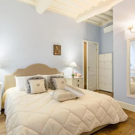 Casa Raffa, 2 Bedrooms 2 Bathrooms Romantic With Terrace And Parking In Lucca