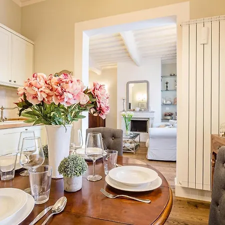 Casa Raffa, 2 Bedrooms 2 Bathrooms Romantic With Terrace And Parking In Lucques