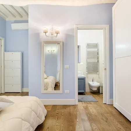 Casa Raffa, 2 Bedrooms 2 Bathrooms Romantic With Terrace And Parking In Lucca