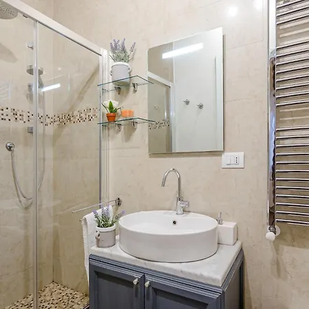 Casa Raffa, 2 Bedrooms 2 Bathrooms Romantic With Terrace And Parking In Lucca