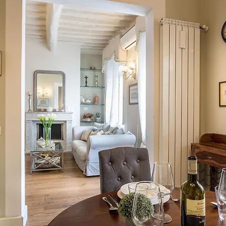 Casa Raffa, 2 Bedrooms 2 Bathrooms Romantic With Terrace And Parking In Lucques