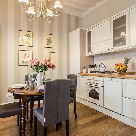 Casa Raffa, 2 Bedrooms 2 Bathrooms Romantic With Terrace And Parking In Lucca
